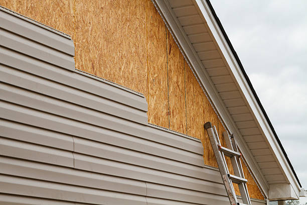 Professional Siding Inspection technician working in Belleville, PA